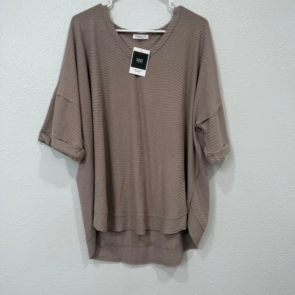 Chic Soul Sage Clothing Co Taupe Chevron Rib Knit V-Neck Oversized Top 1X NEW - Picture 1 of 7
